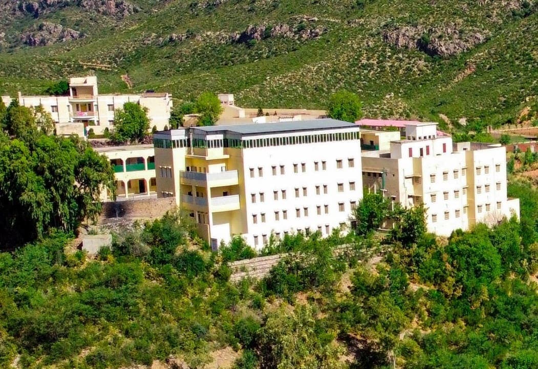Al-Asar campus buildings on the hillside